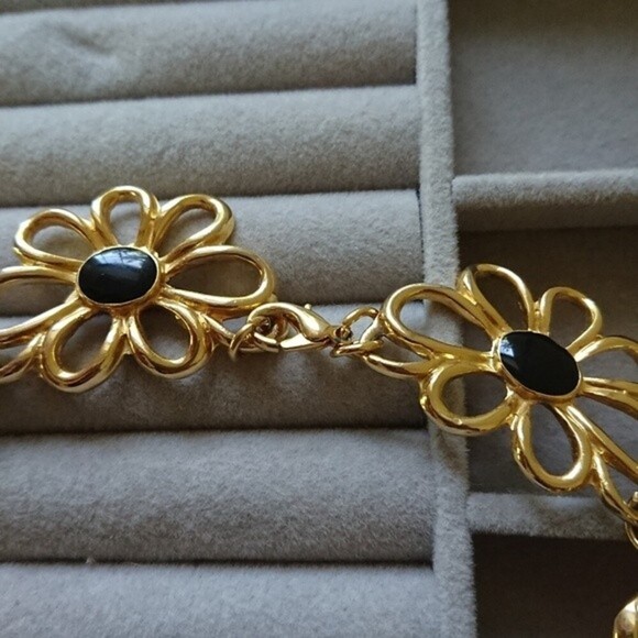 Gold tone Flower Design Runway Necklace - Picture 6 of 8